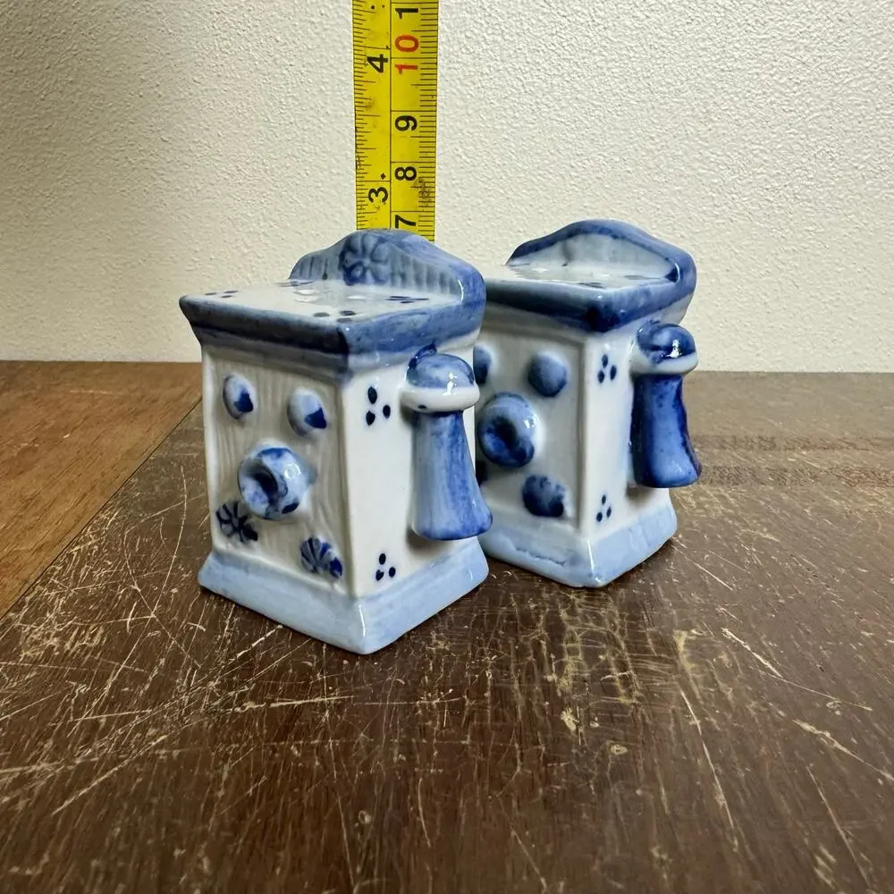 Vintage Blue White Porcelain Antique Telephone‎ Salt and Pepper shakers